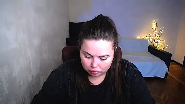 Emily_Mo – Naživo XXX chat