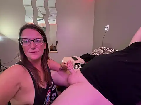1Lustfully_yours Show in webcam