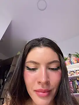 הופעת וובקאם של Your_Honeey