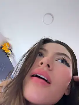 Your_Honeey Show in webcam