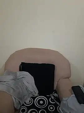 DianiQueenn Show in webcam