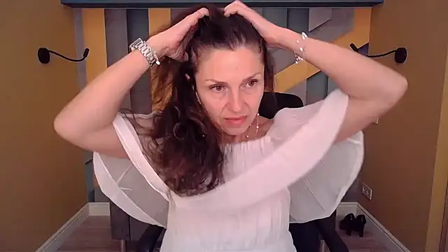 Chatroom XXX en direct de EllaLong