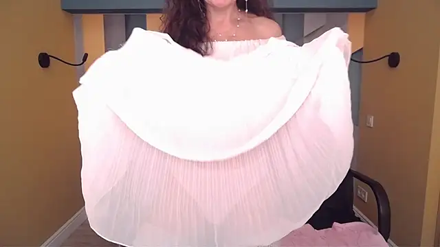 EllaLong's Live XXX Chat