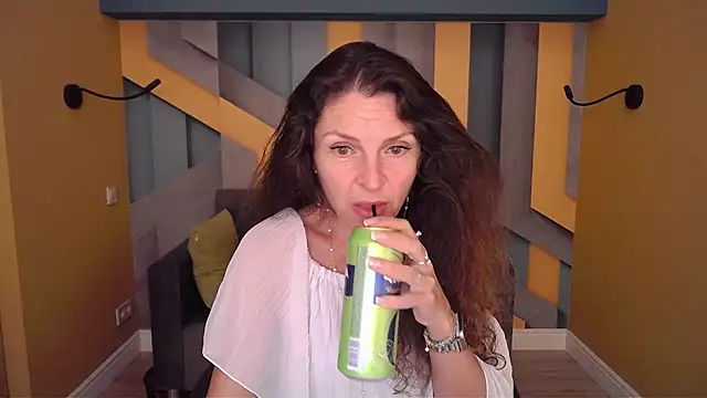 Chatroom XXX en direct de EllaLong