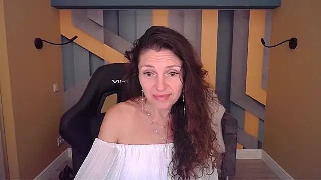 EllaLong's Live XXX Chat