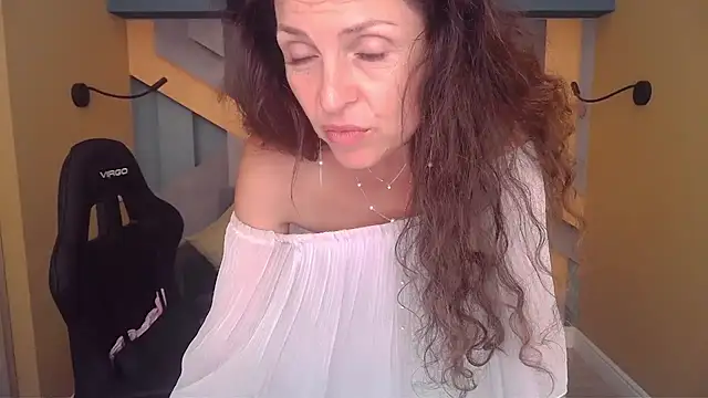 Chat +18 de EllaLong ao vivo