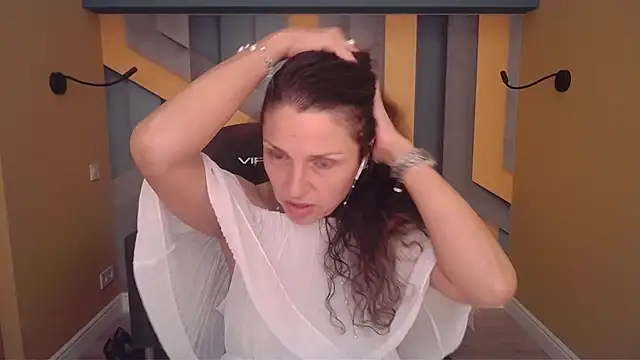 EllaLong Adlı Modelin Canlı XXX Sohbeti
