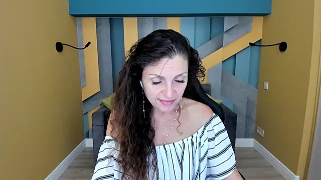 EllaLong's Live XXX Chat