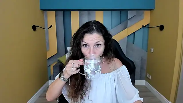 EllaLong's Live XXX Chat
