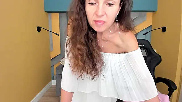 EllaLong's Live XXX Chat