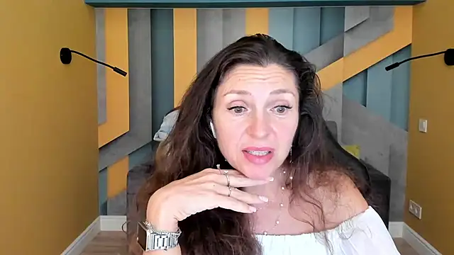 EllaLong's Live XXX Chat