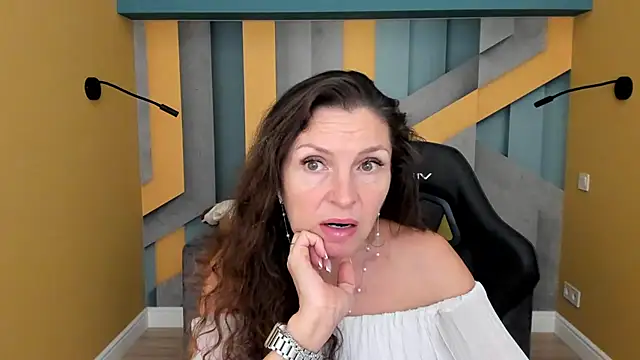 EllaLong's Live XXX Chat