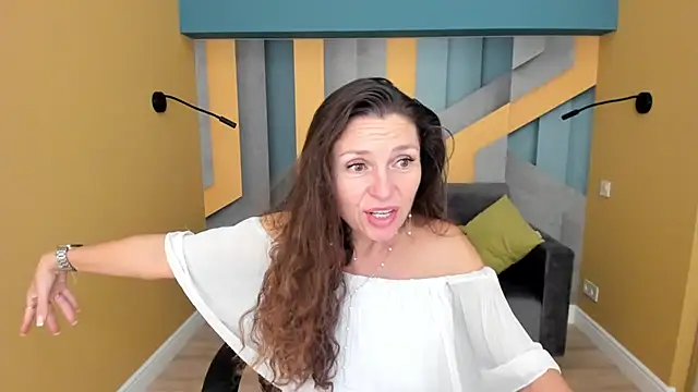 EllaLong's Live XXX Chat