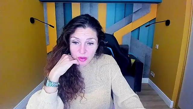 EllaLong Show in webcam