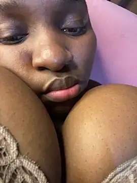 Blackpinkylips2025 Adlı Modelin Canlı XXX Sohbeti