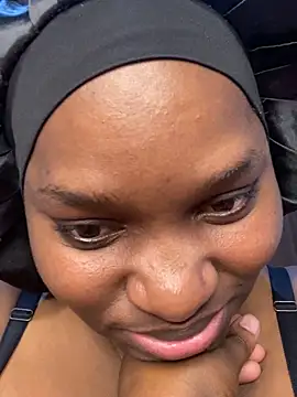 XXX chat uživo modela Blackpinkylips2025