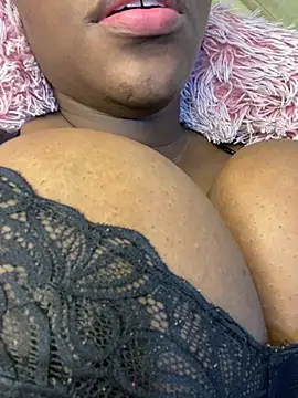 Blackpinkylips2025 Adlı Modelin Canlı XXX Sohbeti