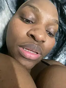 Blackpinkylips2025 Adlı Modelin Canlı XXX Sohbeti