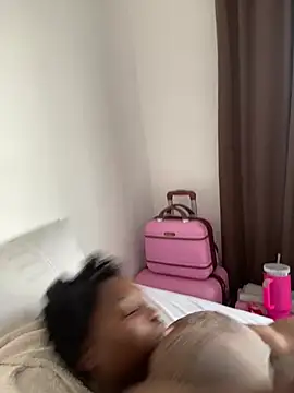 Blackpinkylips2025 élő XXX-chatje