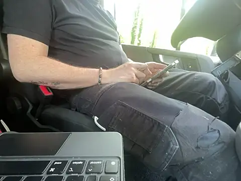 Lovetobenaked4u 网络视讯表演