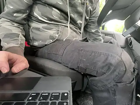 Lovetobenaked4u Webcamshow