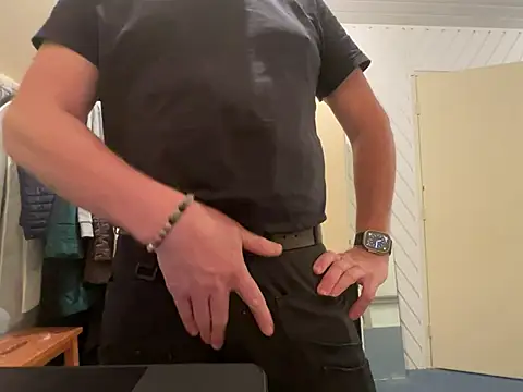 Lovetobenaked4u Webcamshow