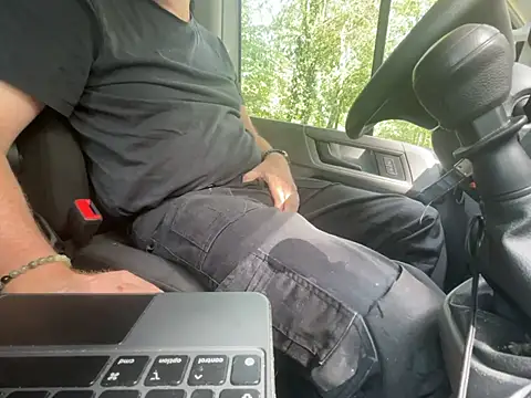 הופעת וובקאם של Lovetobenaked4u