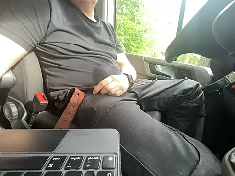 Lovetobenaked4u Show in webcam