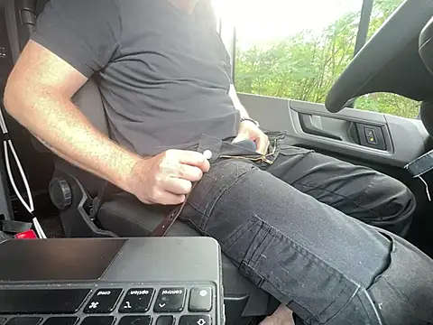 Lovetobenaked4u 网络视讯表演