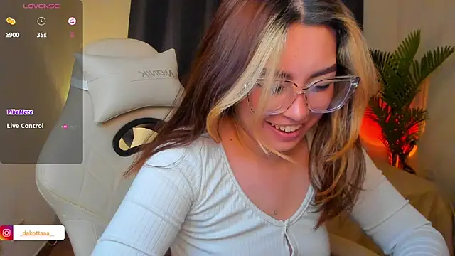 dakottaa_ Adlı Modelin Canlı XXX Sohbeti