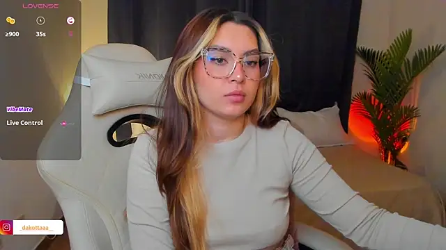 dakottaa_ Live XXX-chat