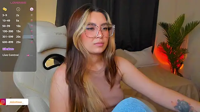 dakottaa_'s Live XXX Chat