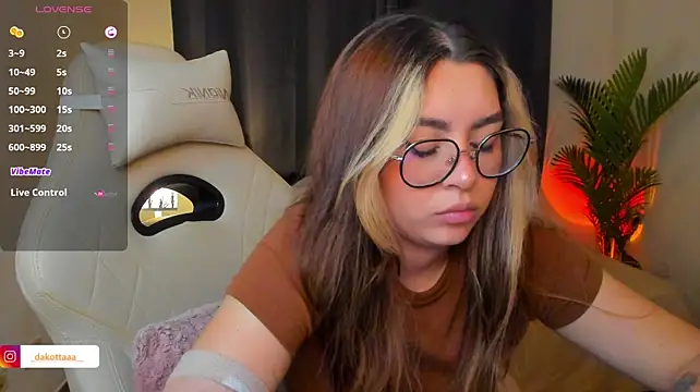 dakottaa_ Adlı Modelin Canlı XXX Sohbeti