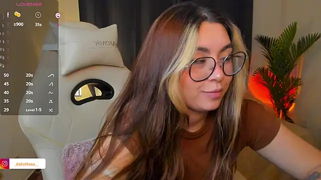 Chatroom XXX en direct de dakottaa_