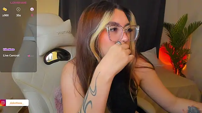 Chat +18 de dakottaa_ ao vivo
