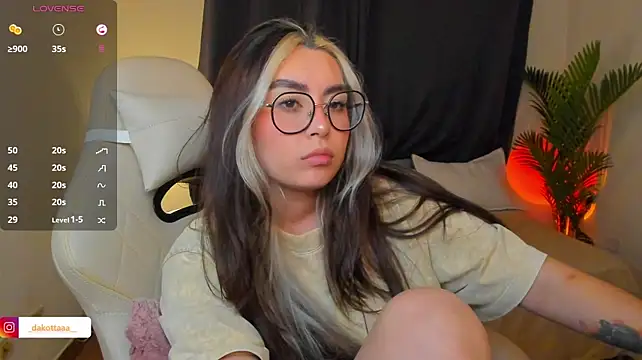 dakottaa_'s Live XXX Chat