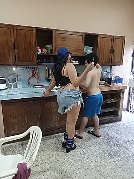 Danelyhit: διαδικτυακό σόου στην κάμερα