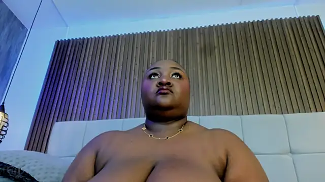 הופעת וובקאם של Saravy_Blandon