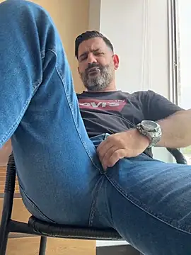 Hairy_Dad86 Show in webcam