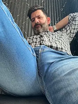 Hairy_Dad86 Show in webcam