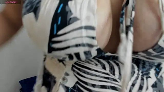 Lauralove_69 Adlı Modelin Canlı XXX Sohbeti