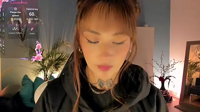 Megan_inked Adlı Modelin Canlı XXX Sohbeti