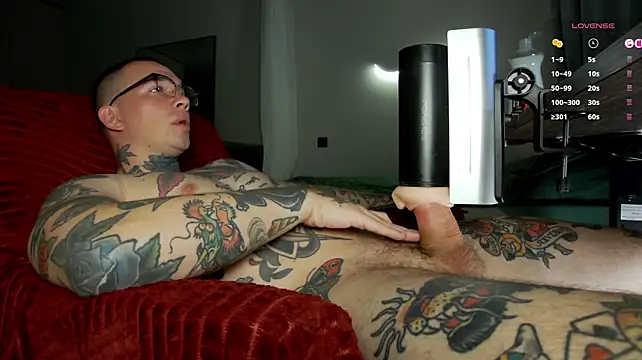Tommy_cat Show in webcam