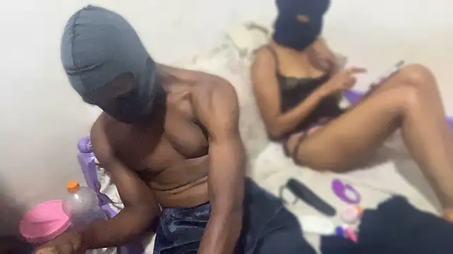 De_maskedcouple Webcam-Show