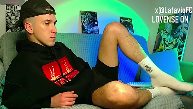Midnighter_ Show in webcam