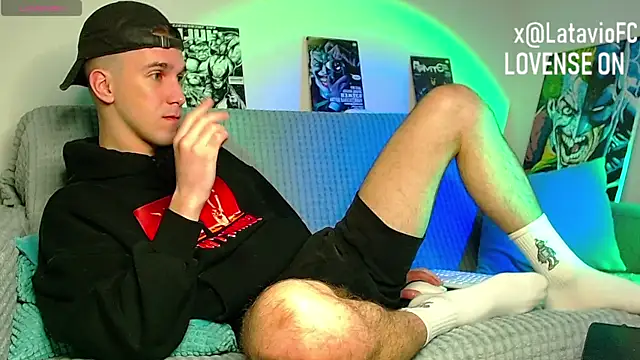 Midnighter_ Show in webcam