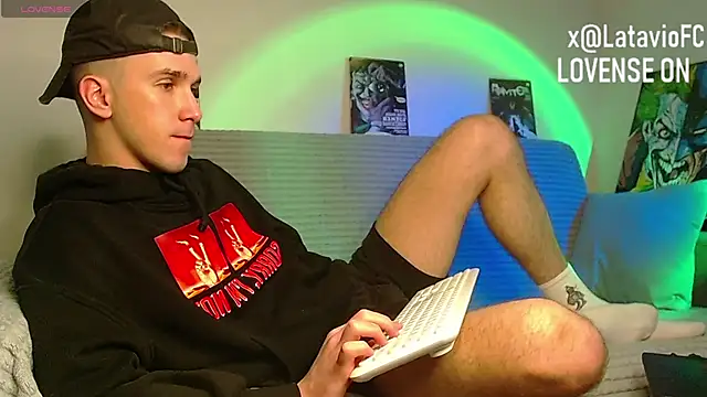 Midnighter_ Webcam show
