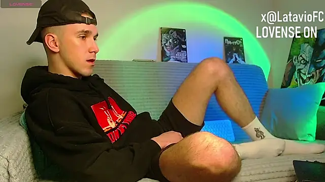 Midnighter_ Webcam show