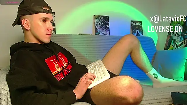 Midnighter_ Webcam show