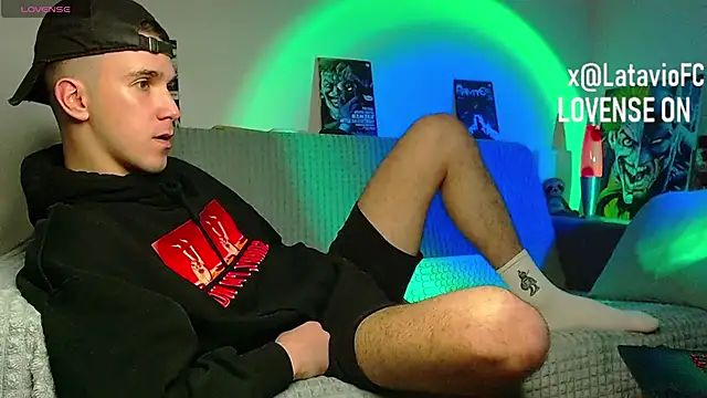 Midnighter_ Show in webcam